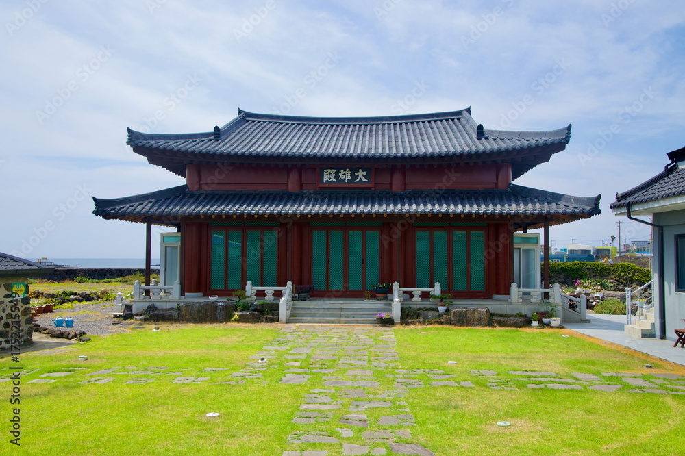 Obraz premium Main Hall at Yangjinsa Temple