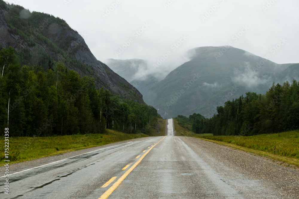 Fototapeta premium road to the mountains