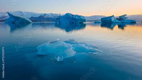 Jokulsarlon Glacier Lagoon, midnight sun, iceland
