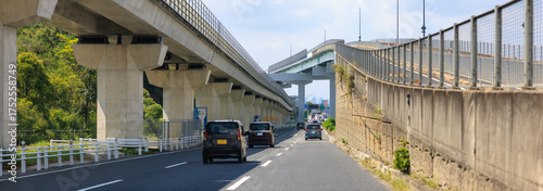 ドライブ中に見える長久手の都市風景