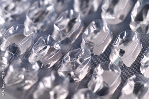 Konstfotografi Detail einer leeren Blisterverpackung für Medikamente.