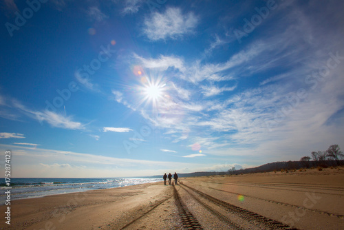 Fototapeta Naklejka Na Ścianę i Meble -   walking on the beach, people silhouette, visual