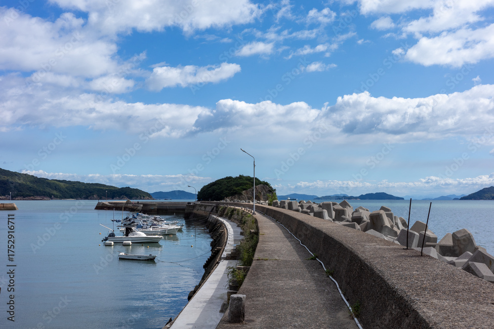 Obraz premium 日本の広島県福山市の鞆の浦の美しい海のある風景