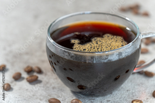 透明のカップにそそがれたコーヒー