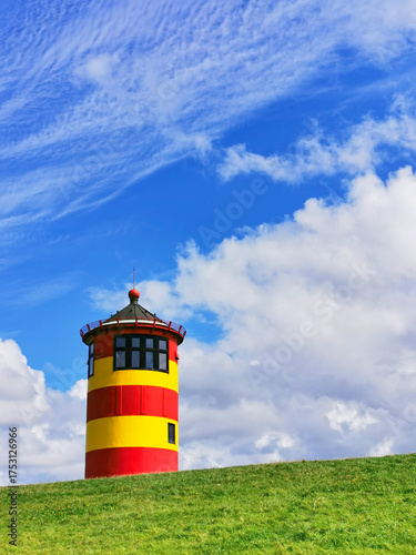 Pilsumer Leuchtturm bei Greetsiel in Ostfriesland (Ottoleuchtturm) bei Emden