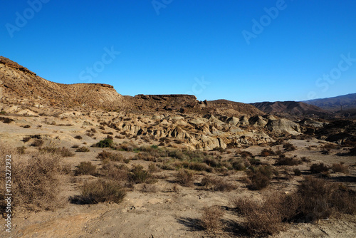 Wanderweg und Berge in der Tabernas Wüst, Provinz Almería, Andalusien, Spanien