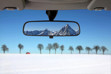 Plexiglas schilderij Reflectie Winterlandschap in autospiegel weerkaatst  © Siyue