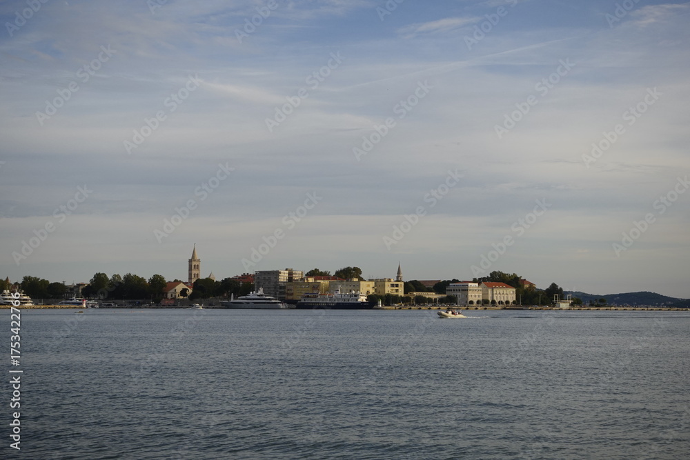Naklejka premium Scenic coastal view of Zadar, Croatia, with boats and historic architecture