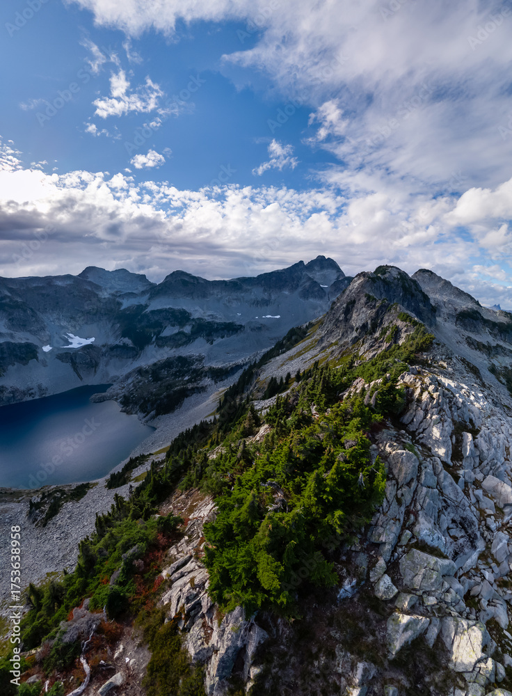 Obraz premium Breathtaking Alpine Ridge Overlooking a Glacier Lake in British Columbia, Canada Under Wide Blue Sky
