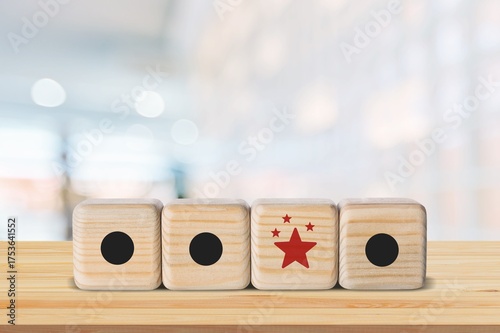 Bild auf Leinwand Differentiation, marketing strategy. Wooden blocks with star