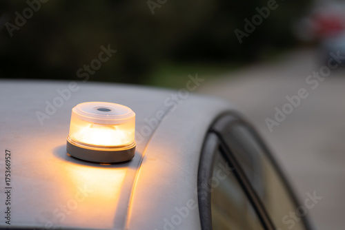 Emergency light for damaged vehicles (luminous beacon V16) .help flash, dgt, mandatory to replace by triangles.