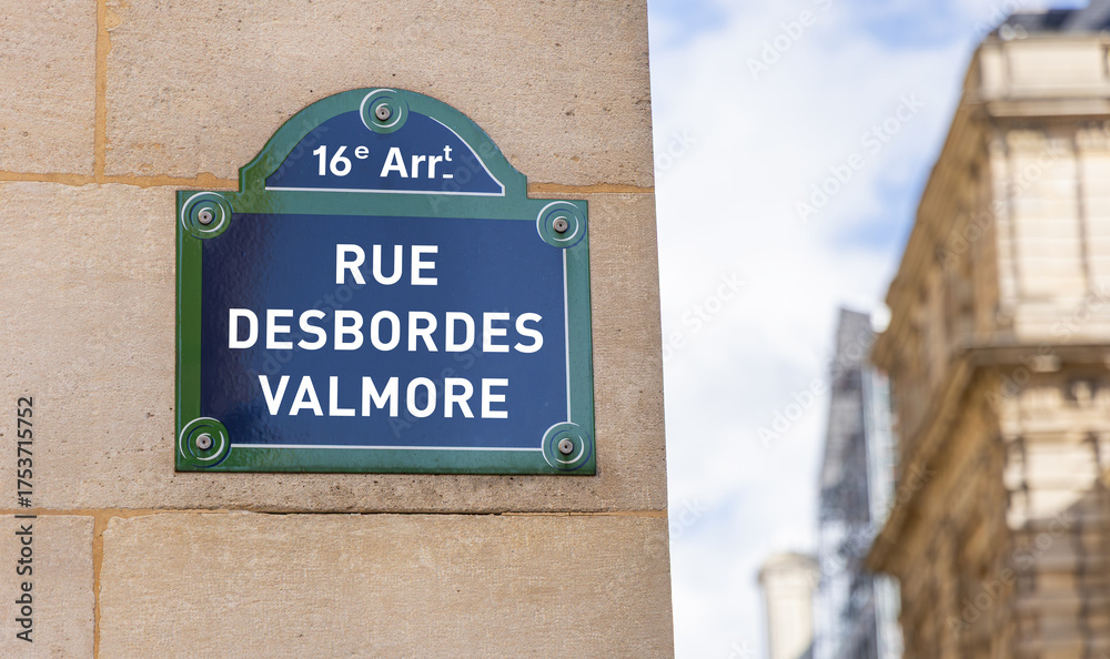 Naklejka premium La rue Desbordes Valmore dans le quartier du 16e arrondissement de Paris en France.