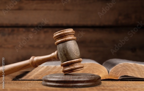 Obraz na płótnie Holy Bible book, and wooden gavel for law concept