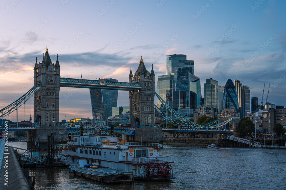 Obraz premium Tower Bridge London Evening