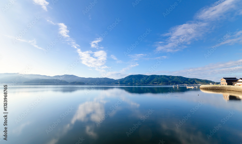 Obraz premium 宮城県・朝の万石浦