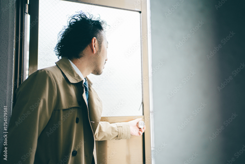 Φωτογραφία 調査対象を尾行する探偵風の男