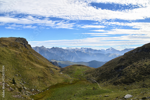 Panorami della Val Brembana salendo sopra i Piani dell'Avaro, Lombardia,Italia