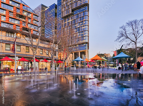 Parra square fount wide set