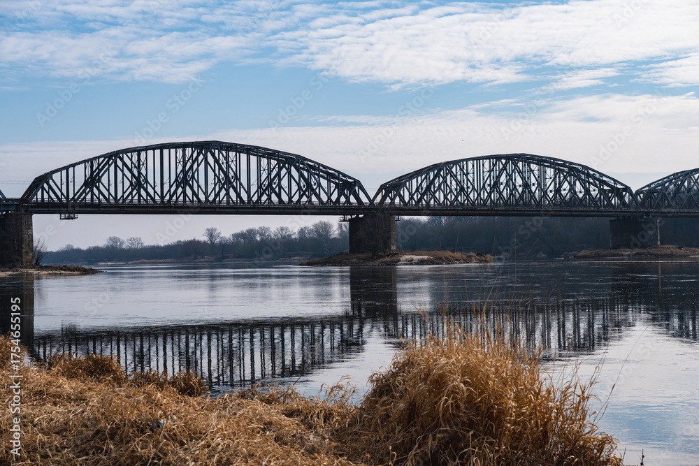 Obraz premium Steel railway bridge over the Vistula River in Toruń