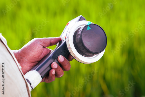 Focus pulling equipment used in preofessional cinema