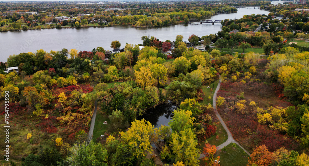 Fototapeta premium Canadian autumn in Laval, Quebec