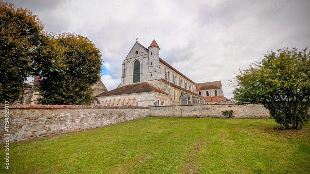 Fototapeta premium PONTIGNY (Yonne)