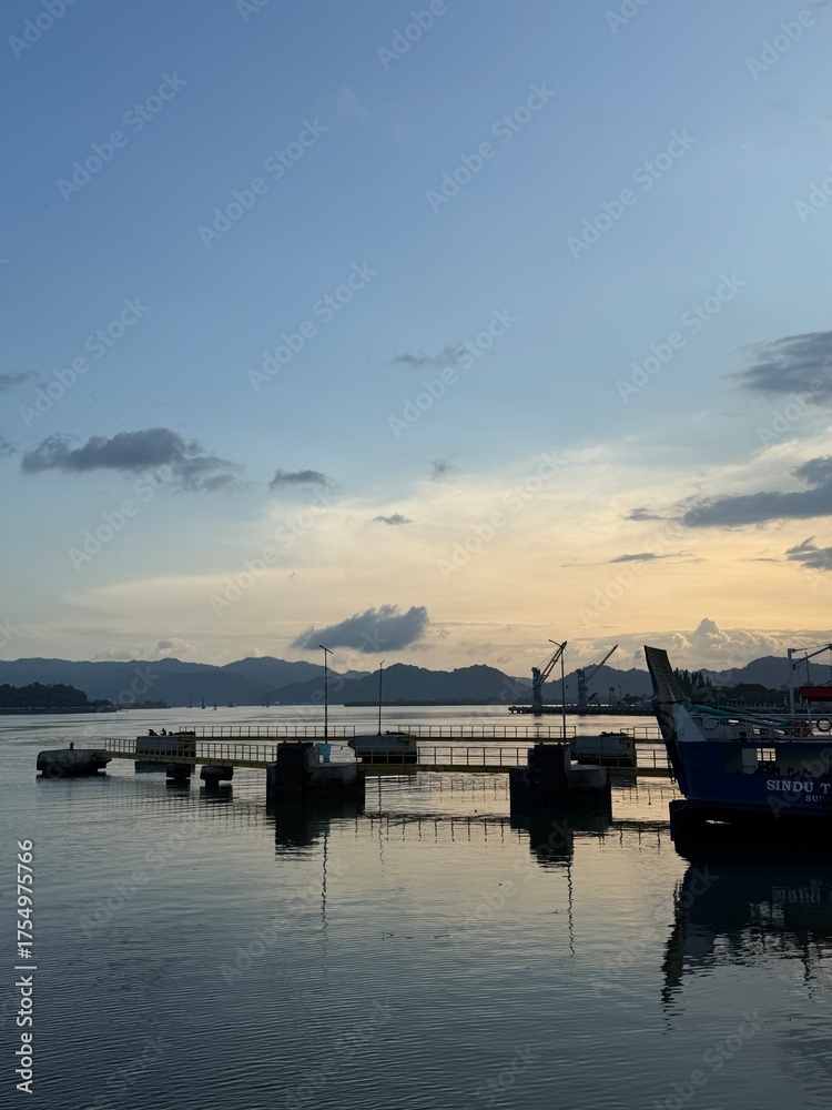 Fototapeta premium sunset in the harbor