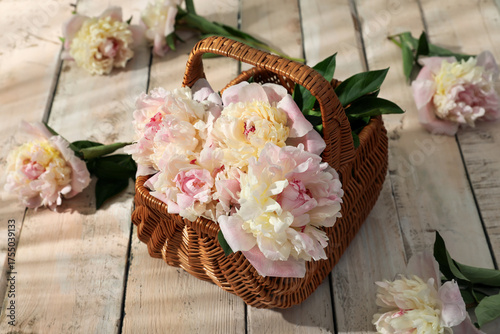 Wicker basket with beautifu...