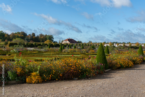 The palace garden in autumn.