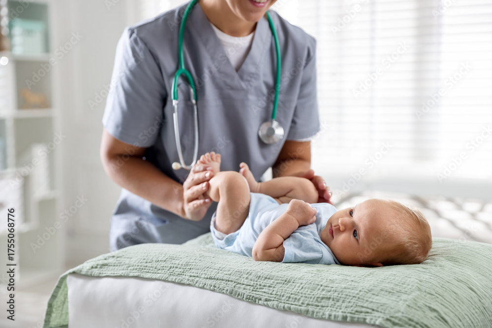 Obraz premium Pediatrician with little child in hospital, closeup. Checking baby's health