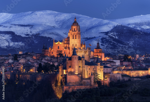 Photos Snowy Blue Hour Over the Alcázar of Segovia, Spain