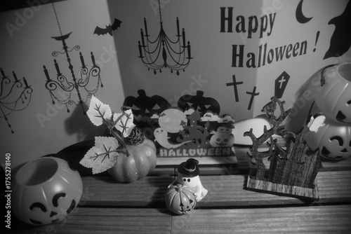 ハロウィーンの可愛いおもちゃの飾りモノクロ版