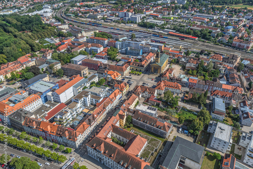 Fototapeta premium Die Innenstadt von Ansbach an der fränkischen Rezat von oben, Blick zum Karlsplatz