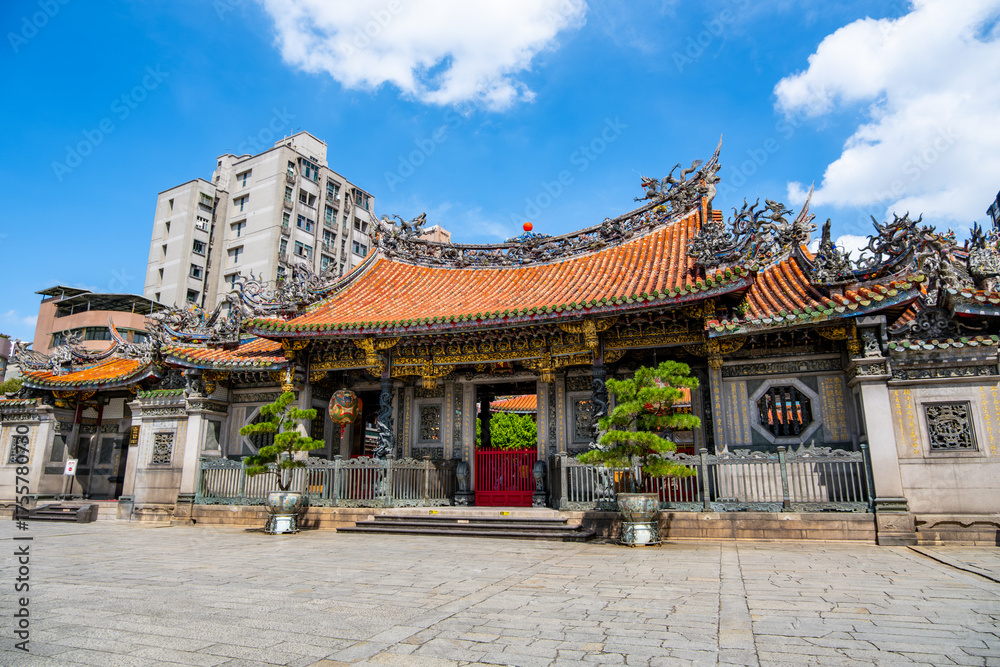 Fototapeta premium Bangka Lungshan Temple(艋舺龍山寺), often referred to as Longshan Temple, is a historic and popular attraction in Taipei, Taiwan. It's a significant cultural and religious landmark.