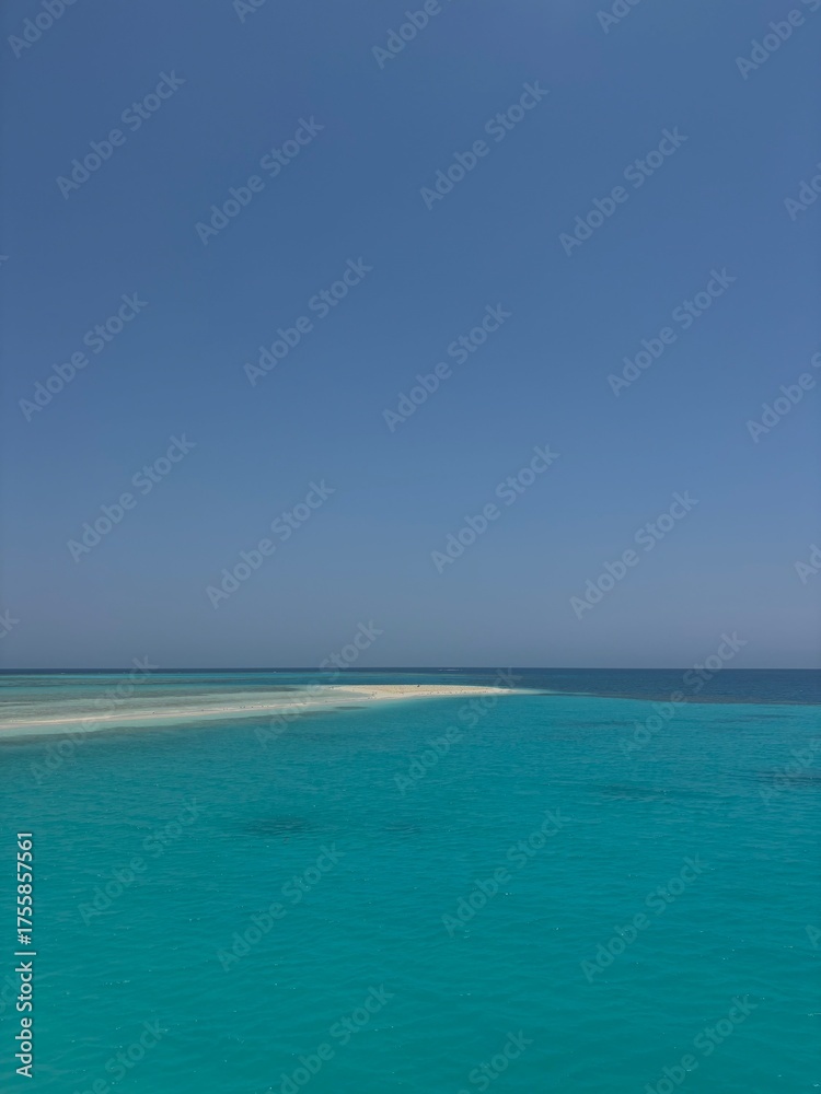 Obraz premium tropical beach with blue sky