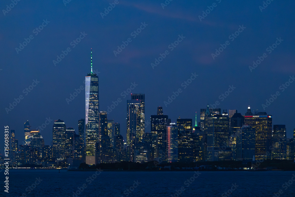 Obraz premium View of Manhattan at night in New York.