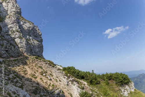 Klettersteig in den Alpen, am Schneeberg in Österreich