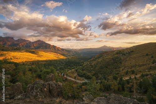 Stunning Mountain Scenery U...