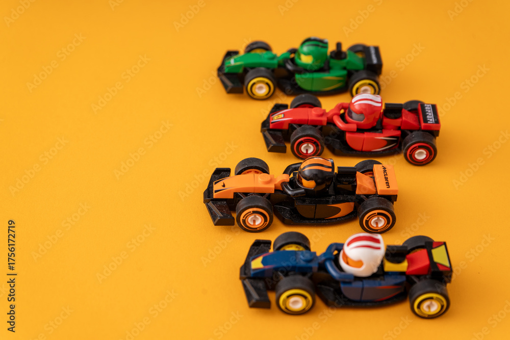 Naklejka premium Ukraine, Kyiv - September 18, 2025: Toy car Formula 1 Lego set. Ferrari, Aston Martin McLaren formula one team race game. Copy space