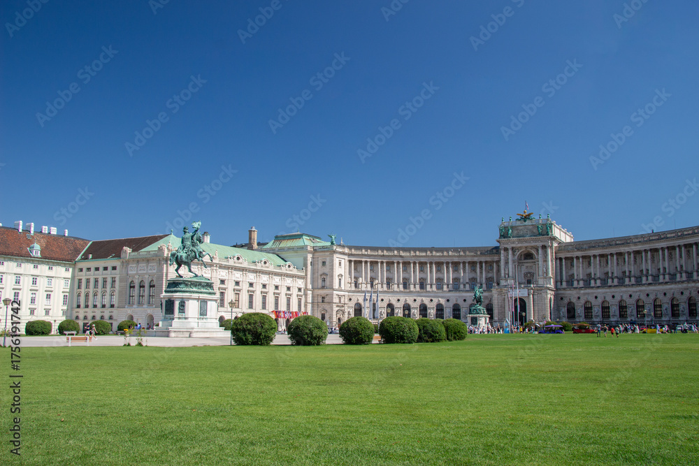 Obraz premium Hofburg Palace in Vienna, Austria, viewed from the Heldenplatz