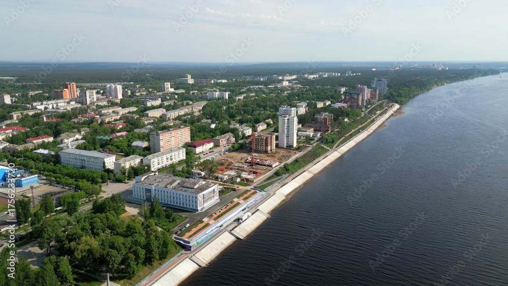 Fototapeta premium Nizhny novgorod cityscape embracing the volga river on a clear summer day. Clip