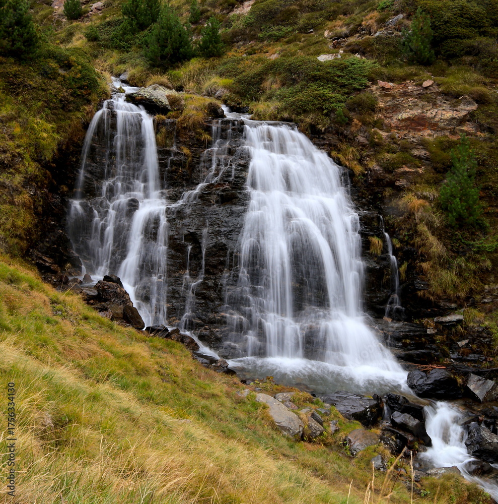 Fototapeta premium waterfall in the mountains