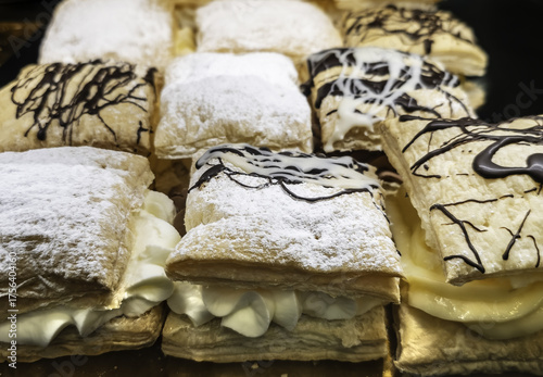 Cream-filled cakes