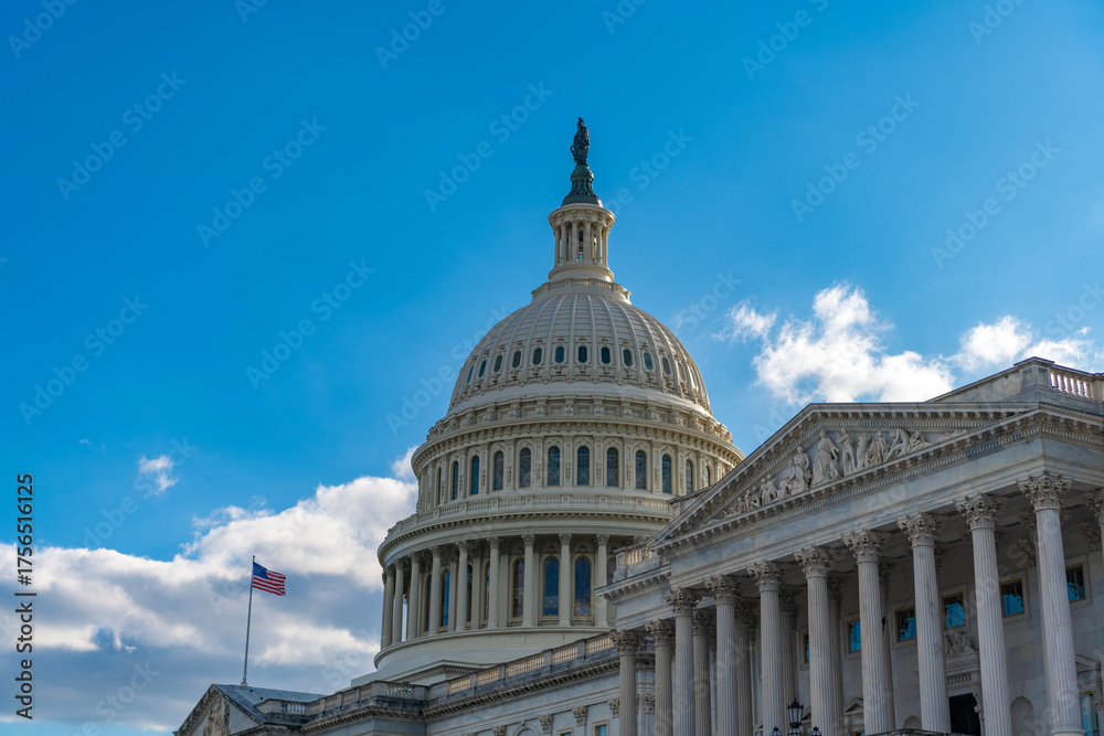 Obraz premium American capital city. Washington State Capitol. United states Capitol building. The Capitol building in Washington. Architecture view on dome with column. Famous Capitol in Washington DC