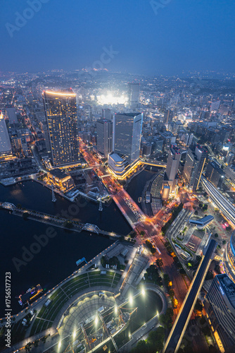 横浜ランドマークタワーから望む桜木町方面の夜景