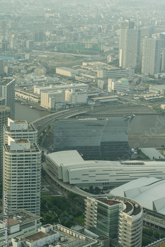 横浜ランドマークタワー展望台から望むみなとみらいの都市景観