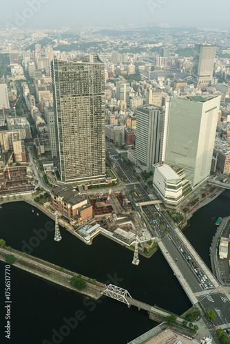 横浜ランドマークタワー展望台から望むみなとみらいの都市景観
