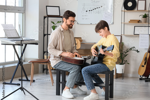 Private music teacher with ...