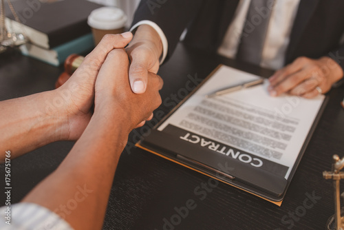 Billede på lærred A professional lawyer discussing legal matters with a client in an office, providing legal advice and document review services, symbolizing justice, trust, and professional consultation