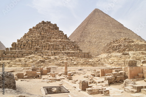 the great pyramids of giza